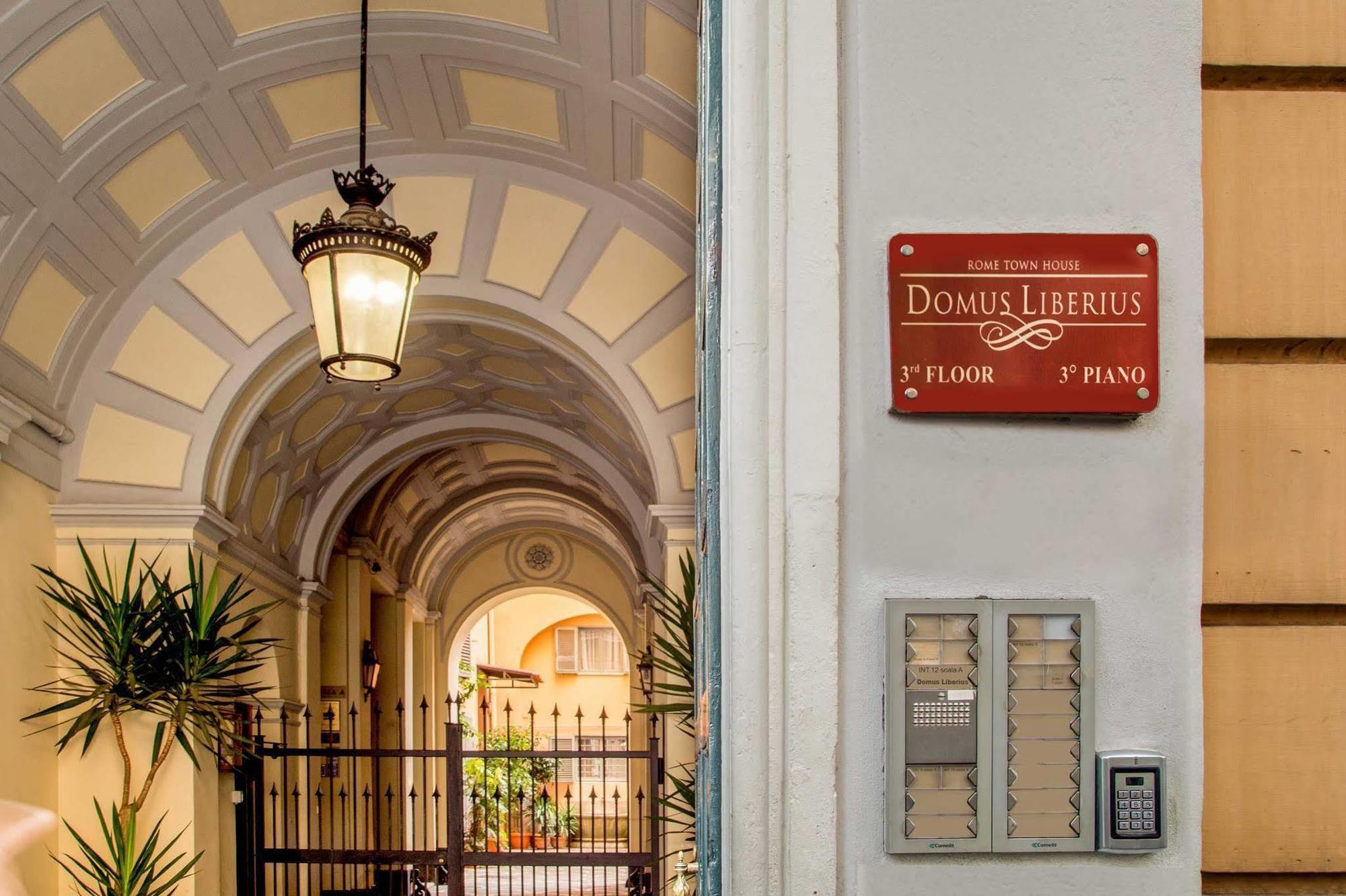 Domus Liberius - Rome Bed and Breakfast Buitenkant foto